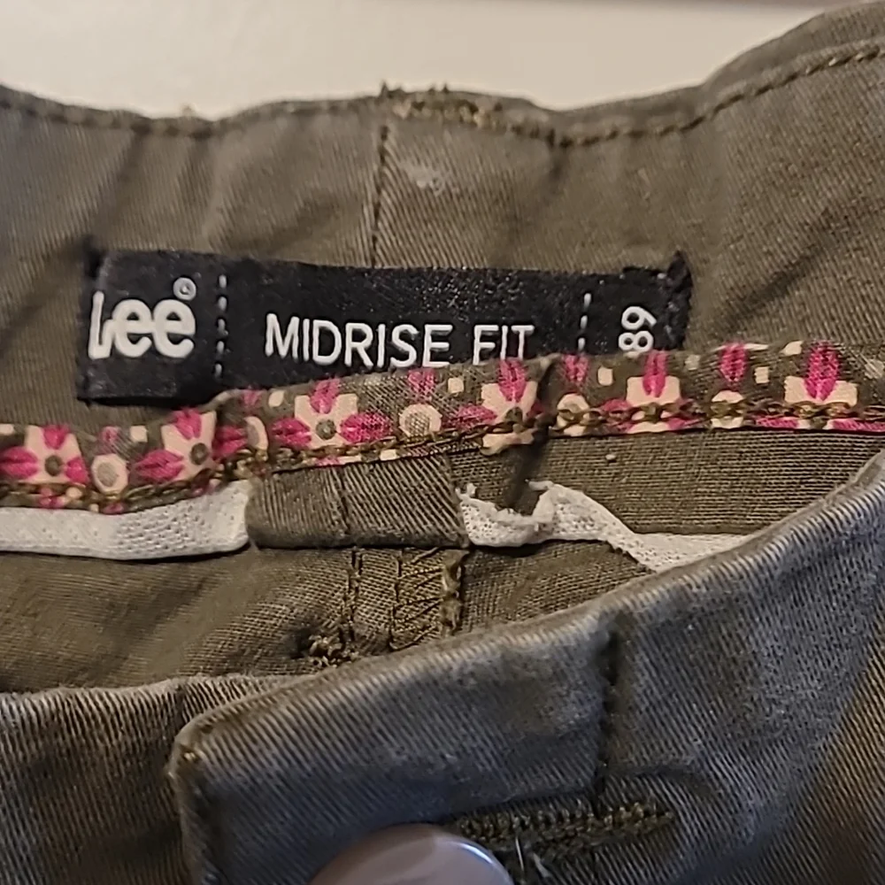 Lee Capris - Picture 2 of 4